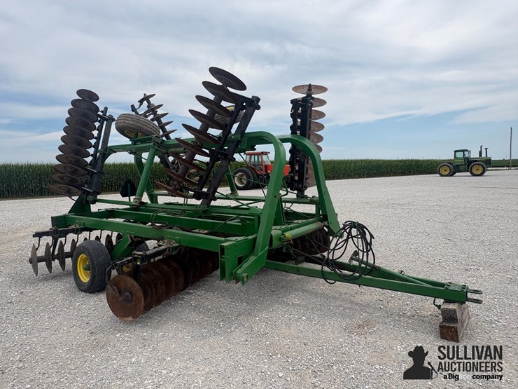 john-deere-235-image-3