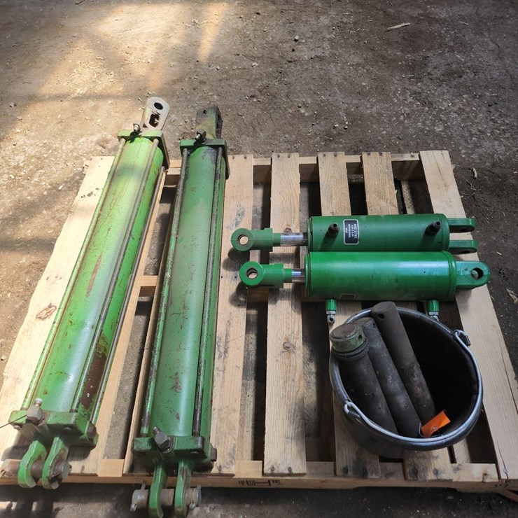 #2816 • John Deere Hydraulic Rams