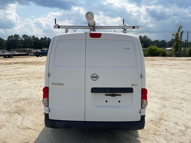 2015-nissan-nv200-image-6