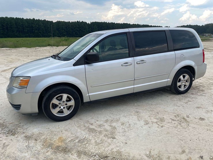 2009-dodge-caravan-image-1