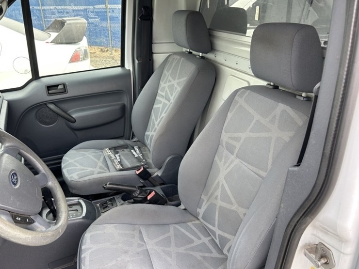 2010-ford-transit-connect-image-17