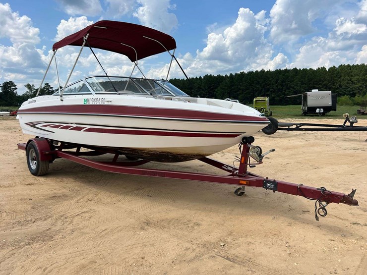 2007-glastron-gt-205-bowrider-boat-w/-volvo-penta-5.0l-v8-&-volvo-penta-sx-a-stern-drive-image-4