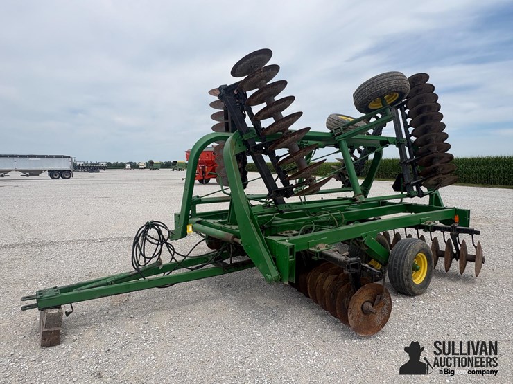 john-deere-235-image-1