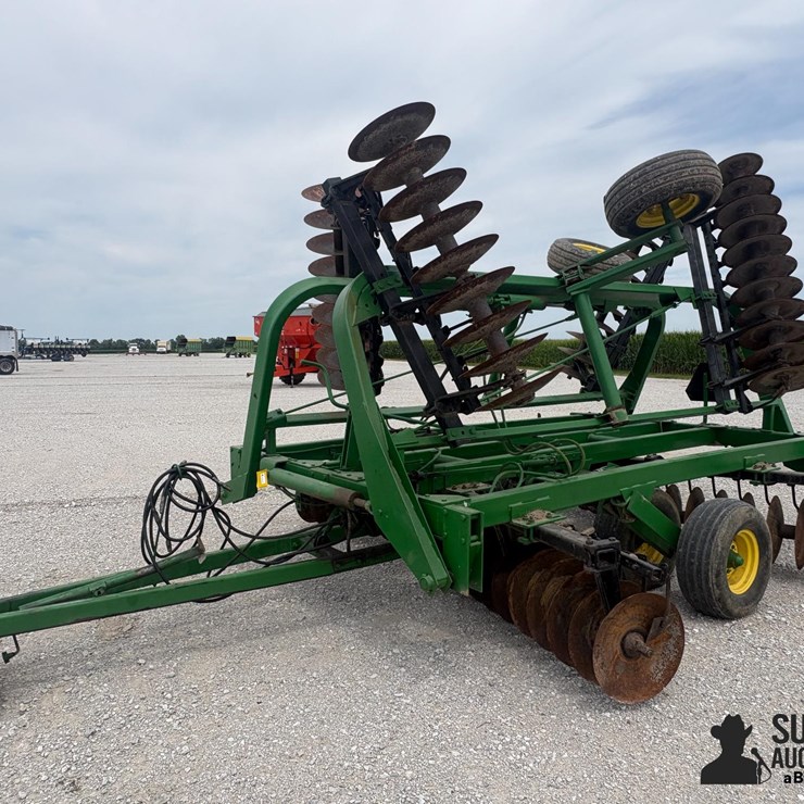 JOHN DEERE 235