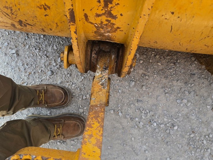 caterpillar-953d-image-29