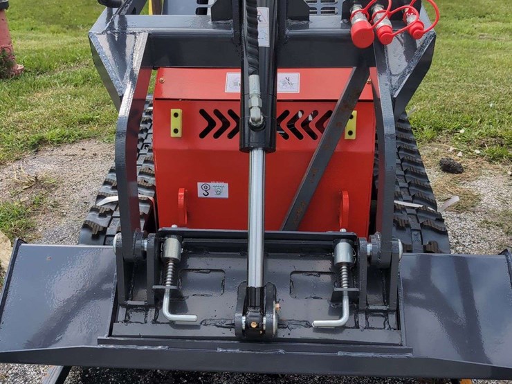 zjg-mini-skid-steer-loader-zj-380-(red)---15hp-image-10