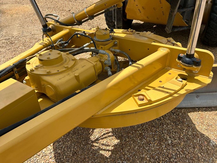 2020-caterpillar-140-image-15