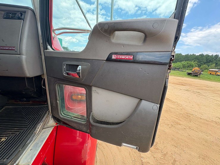 2008-kenworth-t300-image-20