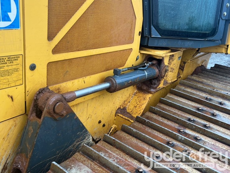 2016-deere-550k-image-12