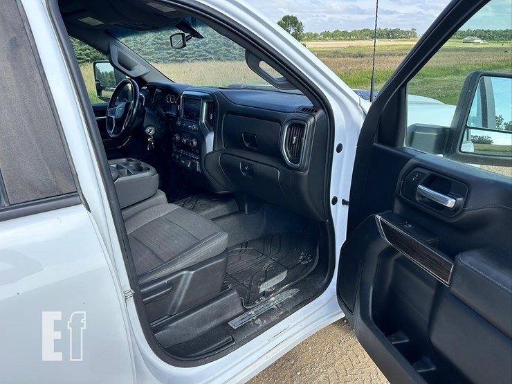 2021-chevrolet-silverado-2500hd-lt-image-21