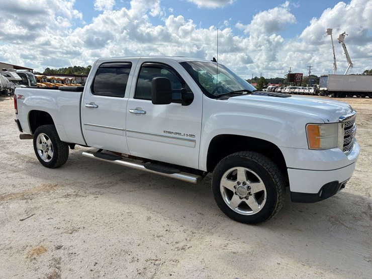 2013-gmc-sierra-2500hd-image-4