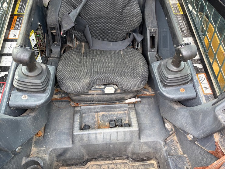 deere-326d-image-9