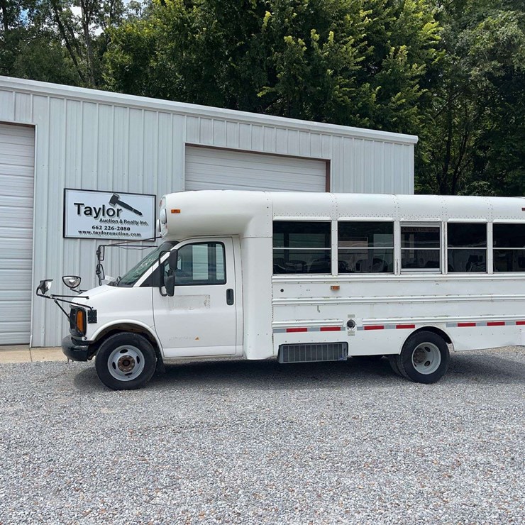 2001 CHEVROLET Express BUS
