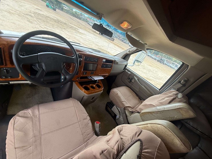 2007-chevrolet-express-"chateau"-(72,384-miles)-image-22