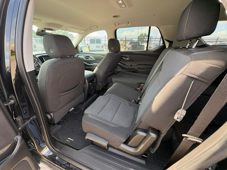 2021-chevrolet-traverse-image-4