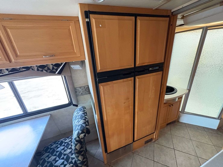 2003-freightliner-xc-fleetwood-revolution-diesel-pusher-motor-home-(65,650-miles)-image-26