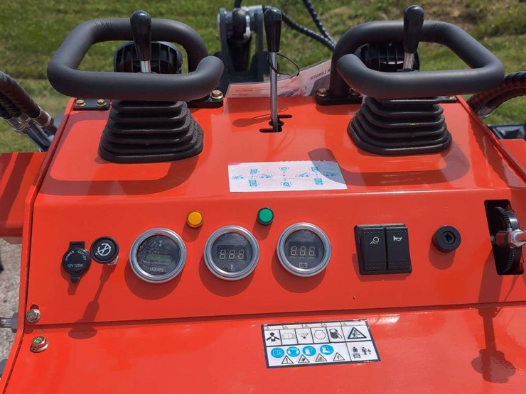 zjg-mini-skid-steer-loader-zj-380-(red)---15hp-image-10
