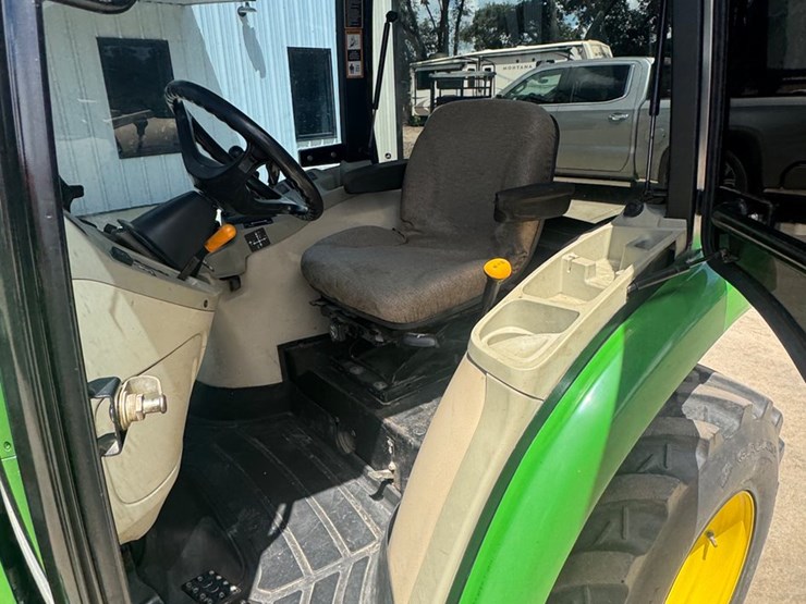 john-deere-3520-image-21