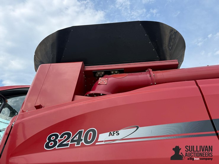 2016-case-ih-8240-image-17