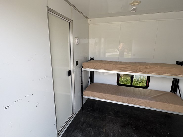 2018-bison-8011ldstlt-stock-combo-living-quarters-trailer-image-43