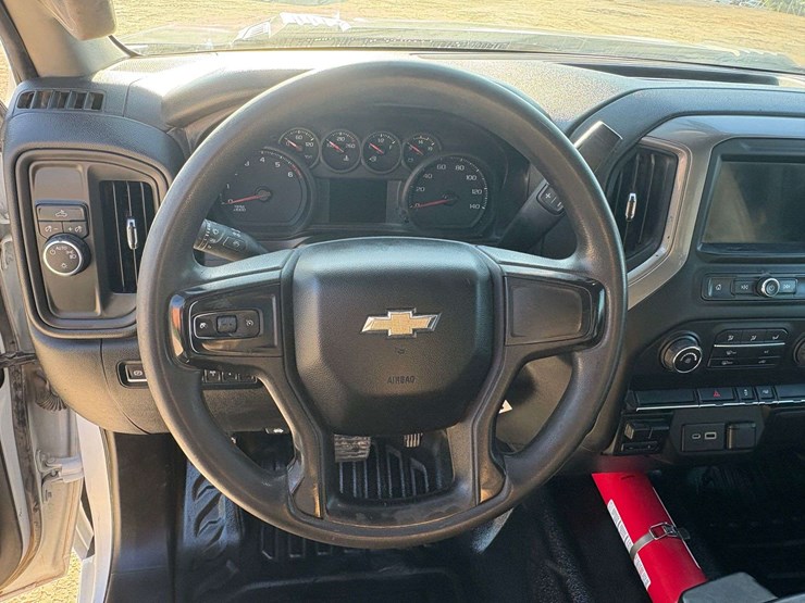 2021-chevrolet-silverado-3500-image-14