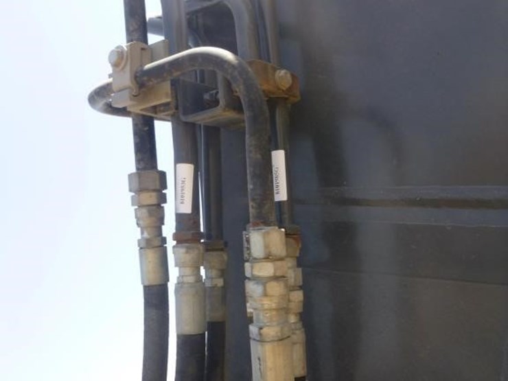 2011-deere-225d-lc-image-37
