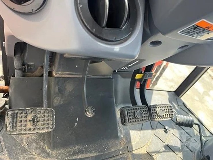 2015-kubota-m5-111d-image-26