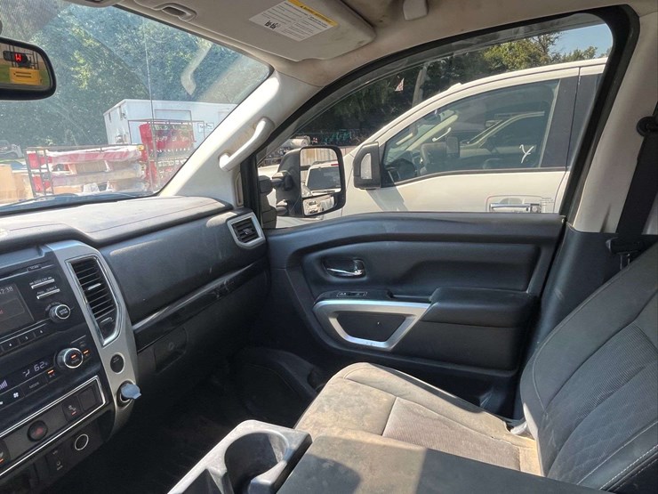 2017-nissan-titan-image-19