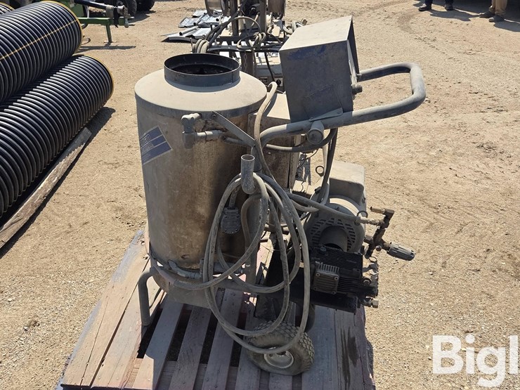 american-made-cleaners-hot-water-pressure-washer-image-4