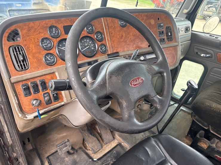 2006-peterbilt-385-image-22