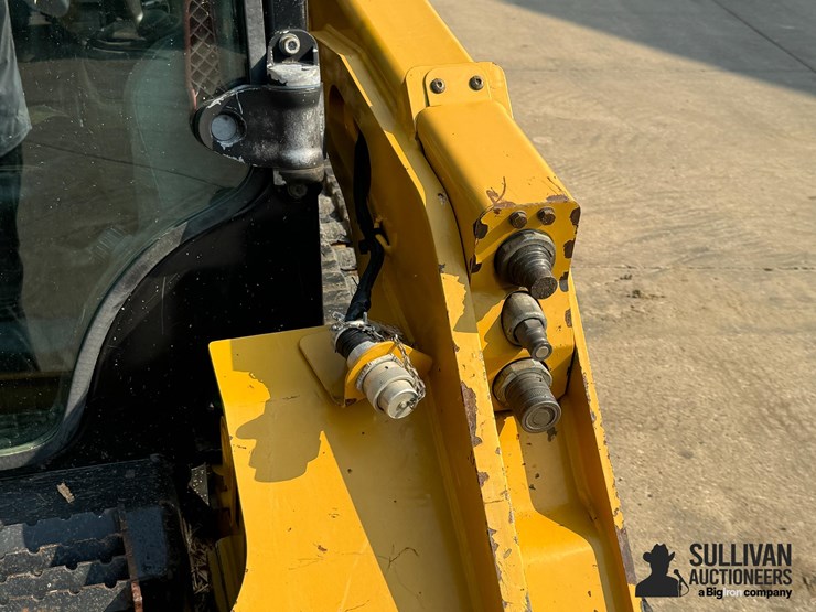 2014-caterpillar-259d-image-11