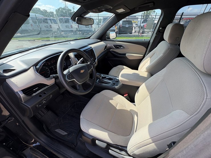 2022-chevrolet-traverse-image-10
