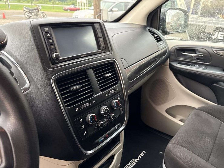 2013-dodge-grand-caravan-image-18