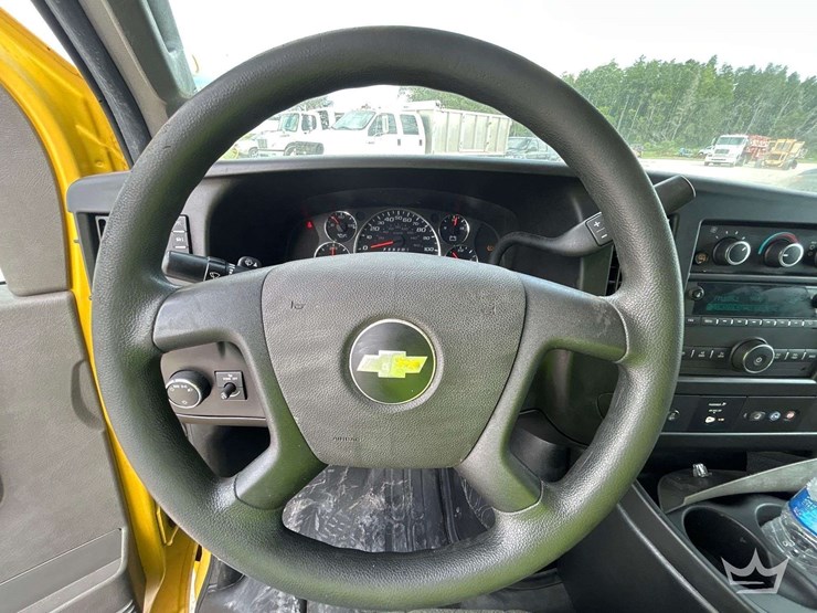 2022-chevrolet-express-2500-image-15