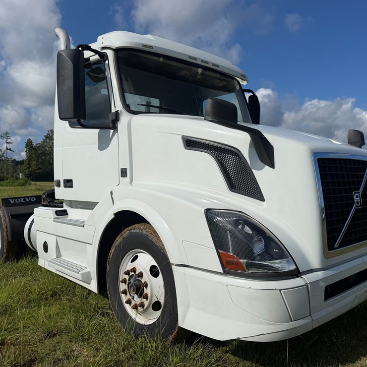 2018 VOLVO VNL42T300