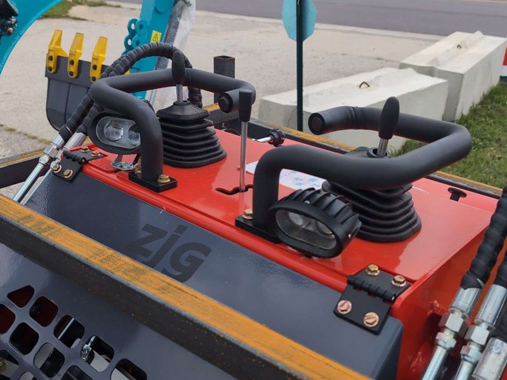 zjg-mini-skid-steer-loader-zj-380-(red)---15hp-image-9
