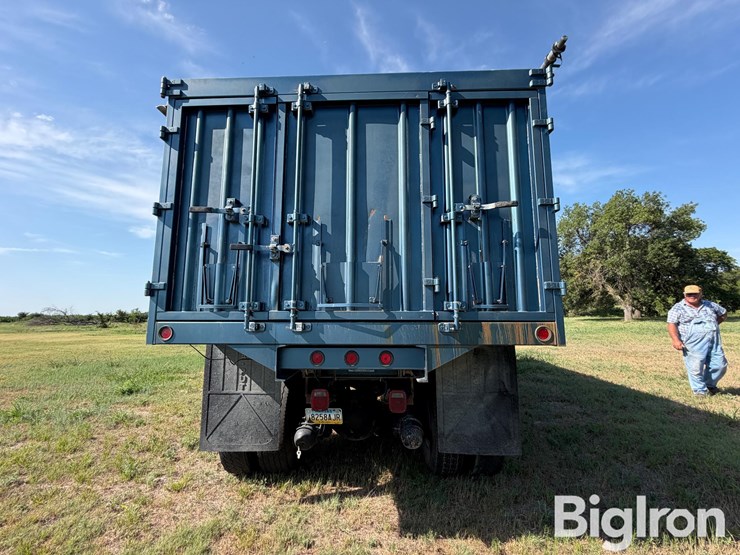 2005-peterbilt-335-image-6