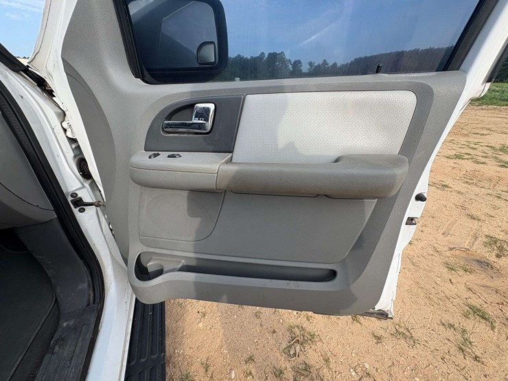 2005-ford-expedition-image-28