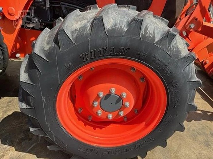 2015-kubota-m5-111d-image-15