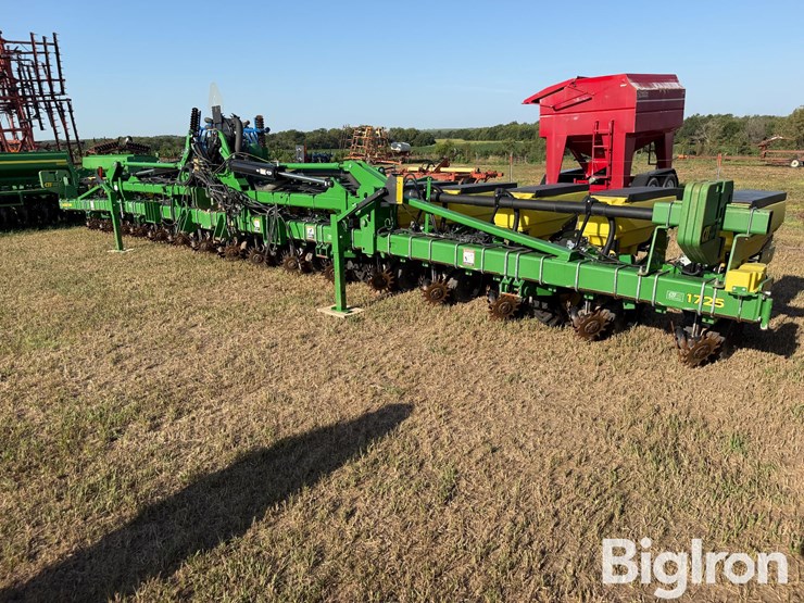 john-deere-1725-image-1