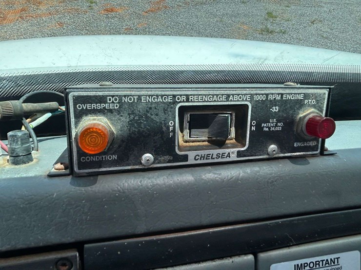 2004-freightliner-fl80-image-58