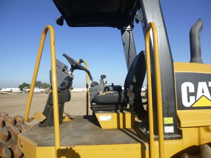 2011-caterpillar-cp56-image-7
