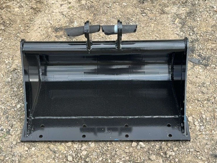 22”-w-mini-excavator-mud-bucket---model-zl-11-image-1