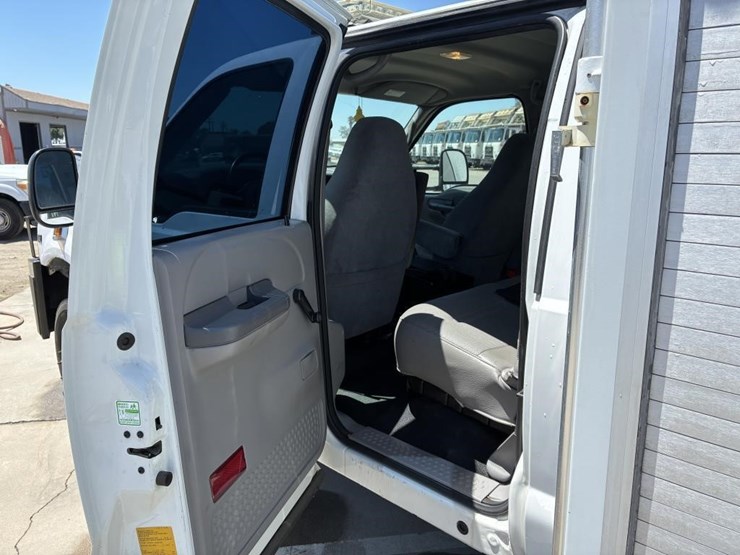 2001-ford-f550-image-21