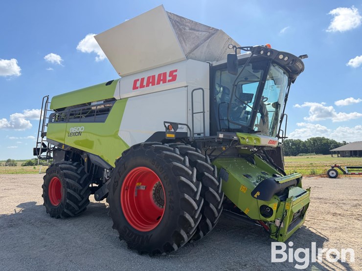2022-claas-lexion-8600-image-3