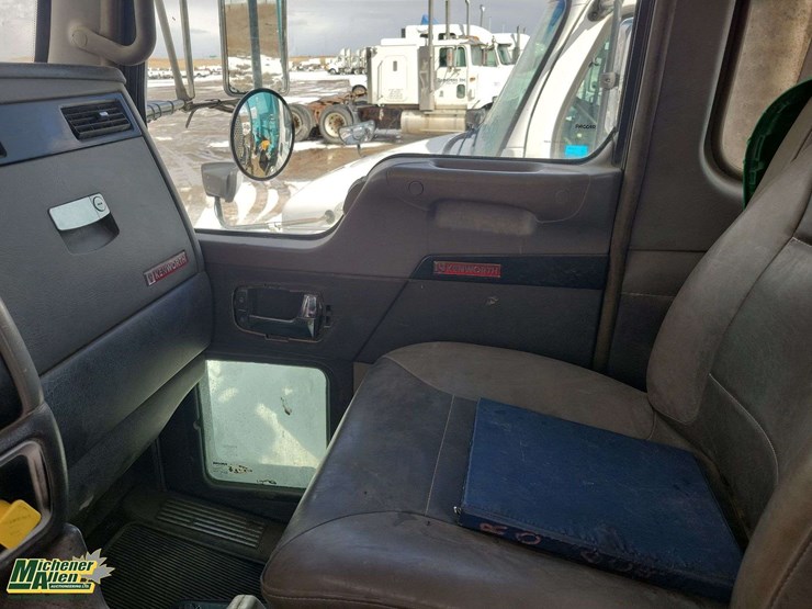 non-operable-2015-kenworth-t4-series-t/a-hook-lift-truck-image-18
