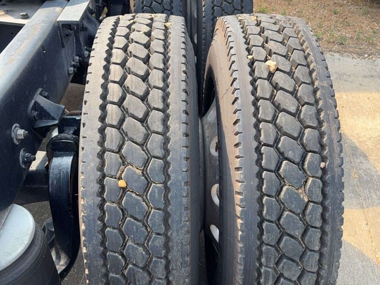 2022-kenworth-t680-image-10