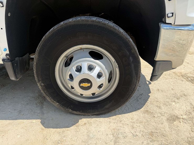 2020-chevrolet-3500-image-14