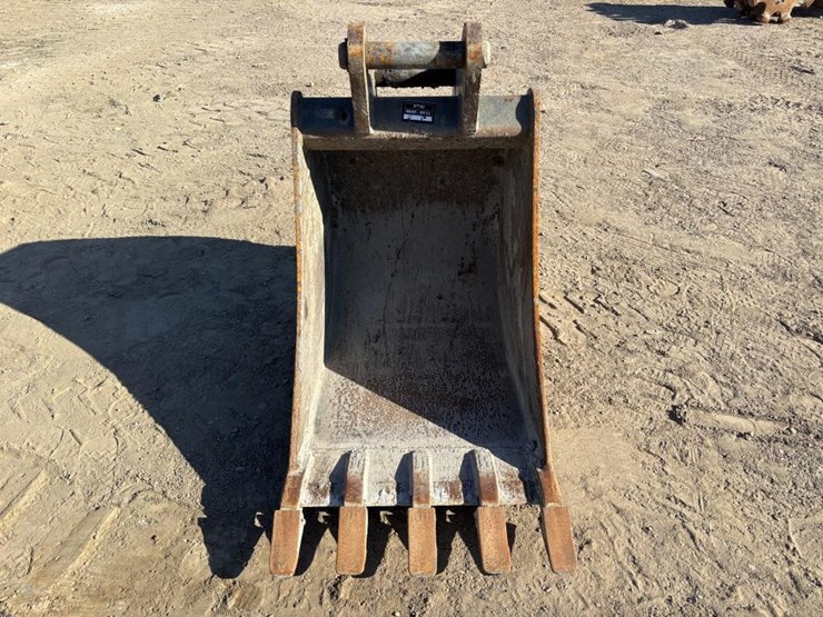 24"-central-fabricators-backhoe-bucket-image-5
