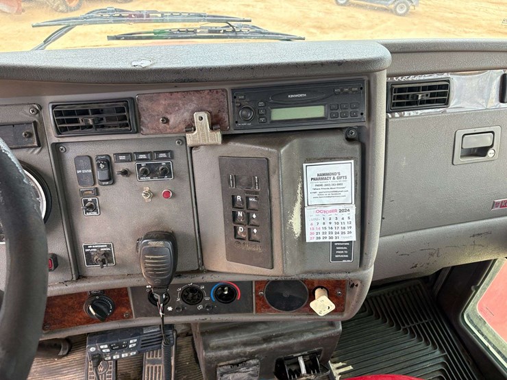 2008-kenworth-t300-image-16
